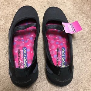 Black Skechers Air-cooled memory foam-Sz 8